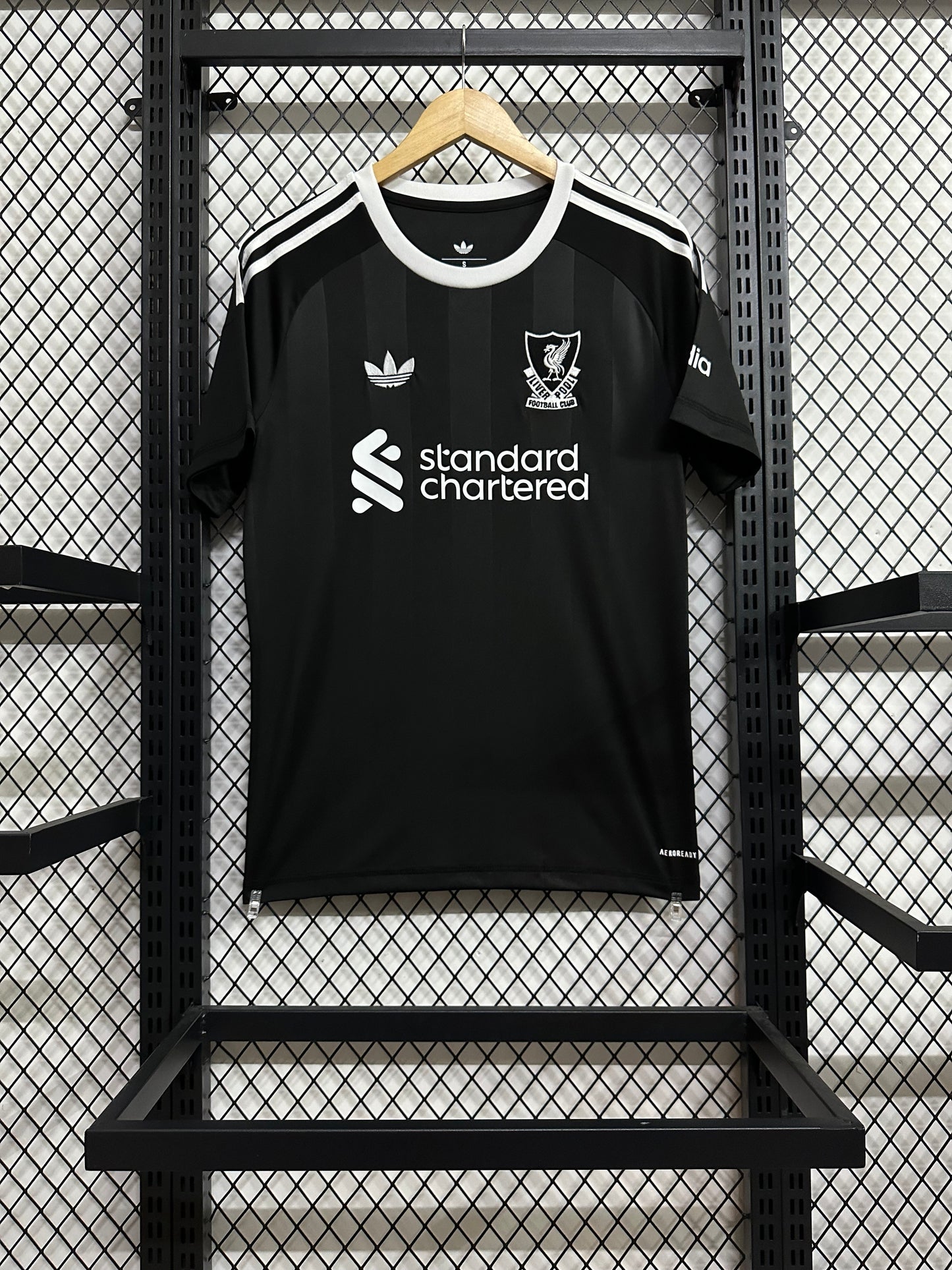Liverpool Black Goalkeeper Jersey (Stadium Version, Short Sleeve) - 25/26