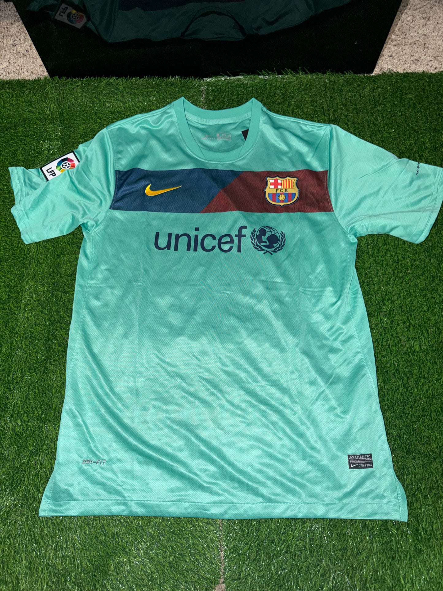 FC Barcelona 2010/11 Away Retro Jersey - Size: 2XL (Ready To Ship)