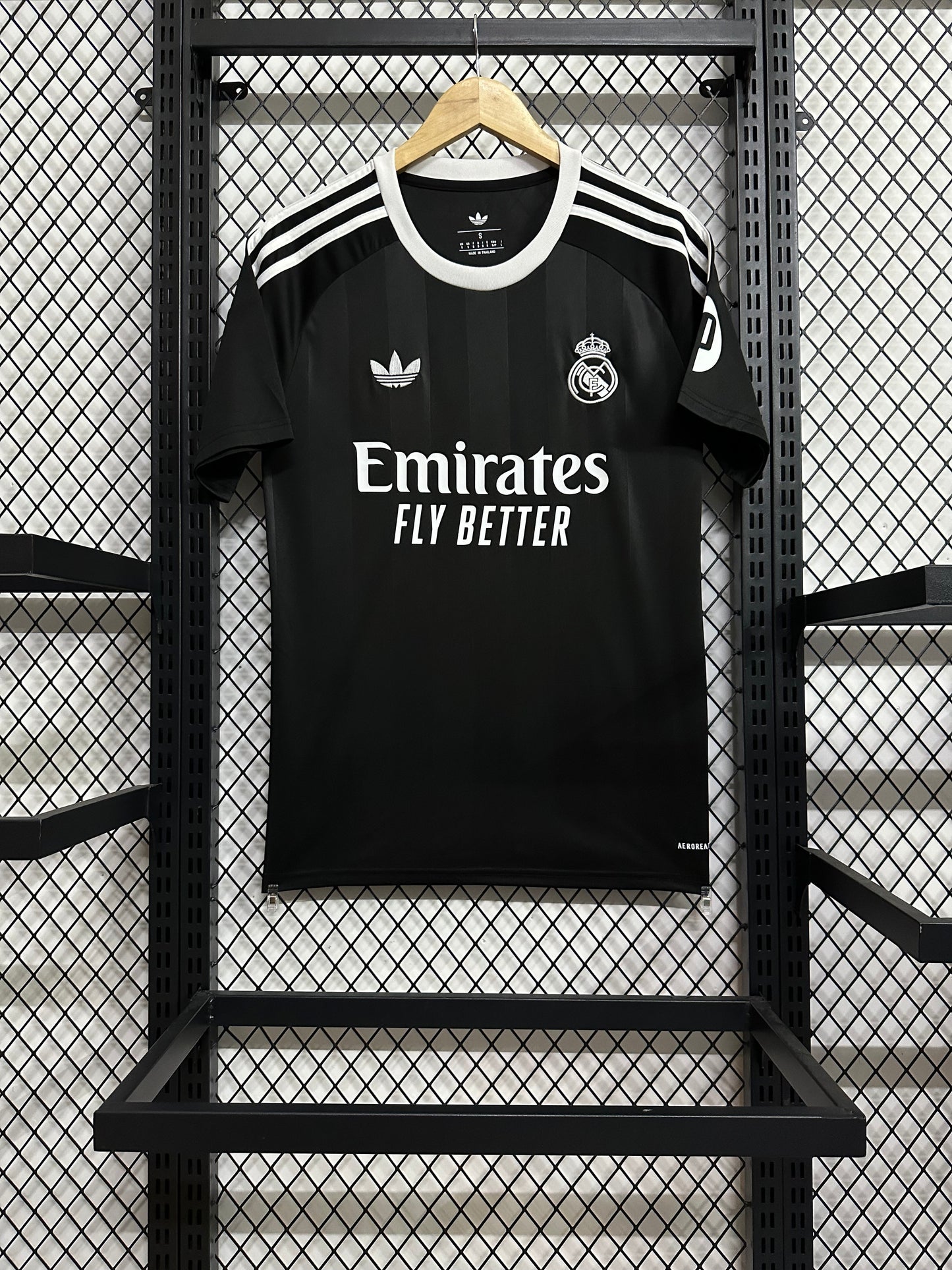 Real Madrid Black Goalkeeper Jersey (Stadium Version, Short Sleeve) - 25/26