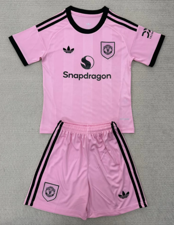 Manchester United Pink Goalkeeper Jersey Kids Set